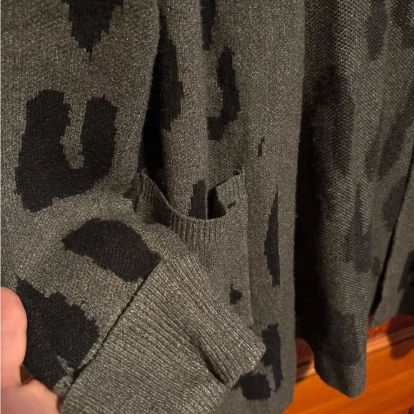 MEROKEETY Black and Grey Leopard Print Cardigan EUC - Picture 3 of 4